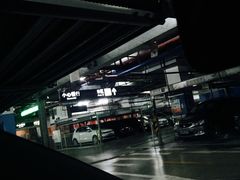 -苏宁广场-停车场