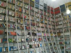 -钟书阁(松江泰晤士小镇店)