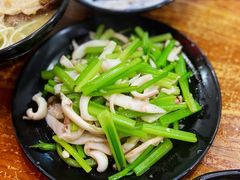 鱿鱼炒芹菜-台州老六海鲜面馆(上南总店)