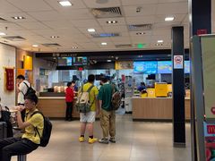 -麦当劳(上海虹桥站30B检票口楼上)