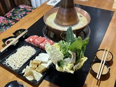 -果松木炭酸菜铜火锅·外婆参鸡汤