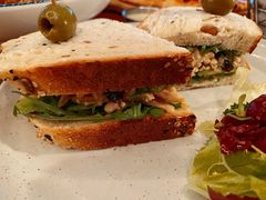 香草鸡肉牛油果三明治-COMMUNE幻师(上邦百汇城店)