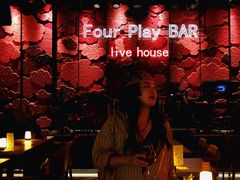 -FOUR PLAY BAR