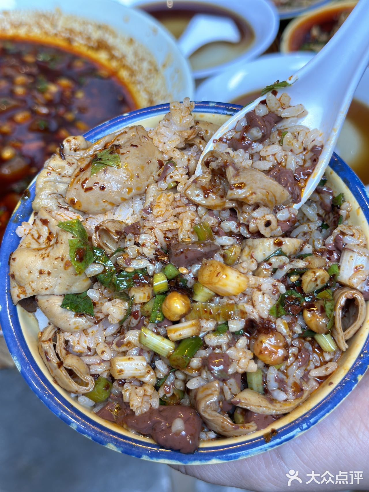 果然重庆物价是感人的！人均20的肥肠血旺吃到爽！