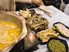 -鲜入围煮花胶鸡海鲜火锅