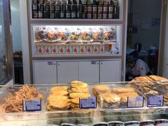 面包甜点陈列柜-水一方现烤鱿鱼丝大连特产(高新苏宁百货店)