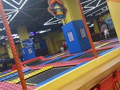 -爱蹦iBOON蹦床运动馆(江汉店)