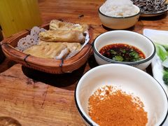 -老滇山寨•云南特色菜•地方菜•民族风情歌舞表演(金碧店)