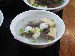 -松树干拌面店