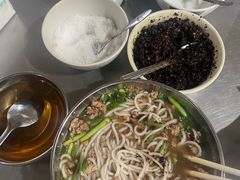 -正宗杨记普洱酸醋米线(总店)