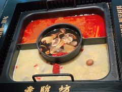-老牌坊云南鱼豆花火锅(哈西万达店)