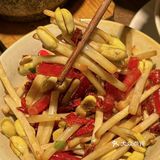 这个菜真的是很景德镇了，每一口都辣香入骨