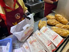 -Bánh Mì Huynh Hoa