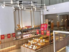 面包甜点陈列柜-顶东面包花园·生日蛋糕(世博店)