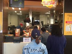 等位区-麦当劳(展览路店)
