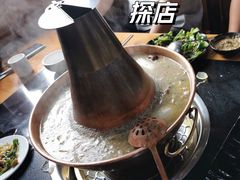 -果松木炭酸菜铜火锅·外婆参鸡汤