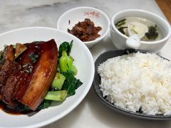 红烧大肉配饭-浙味观杭州海鲜面(钱江新城高德置地店)