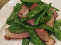 荷兰豆炒腊肉-俏东方·海味水饺·青岛菜(崂山店)