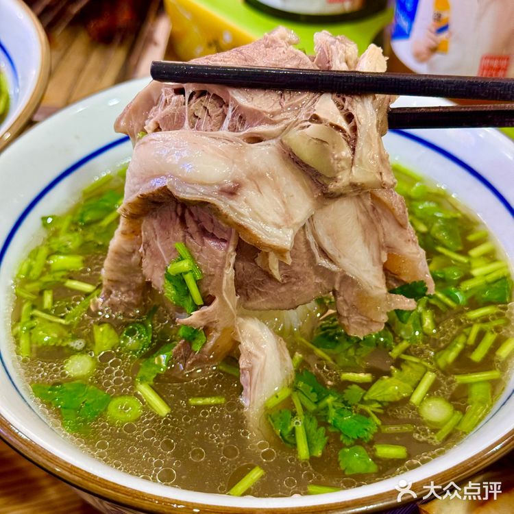 来西安必吃的。。。水盆羊肉