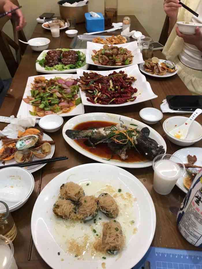 好食来海鲜小排档(侨港店)-"慕名而去,在侨港海滩附近,斜对面是海驿青