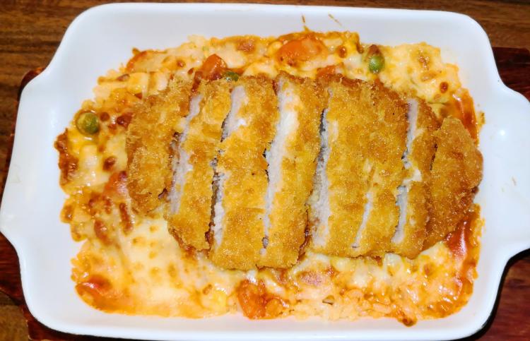 欧蕾咖啡(仁和街店)-"这个芝士焗猪排饭还可以,里面的饭还满润的.