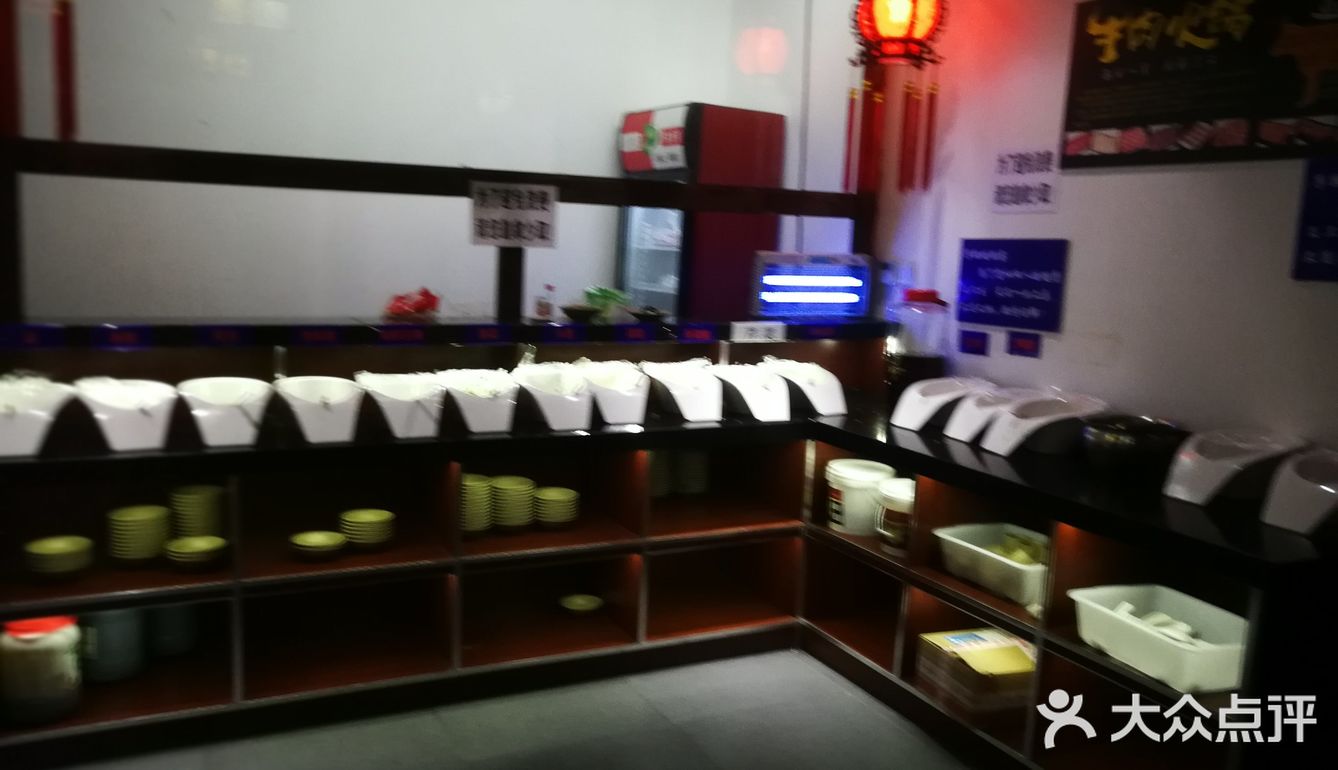 份量也不多,服务态度是比较好的,环境还算可以吧