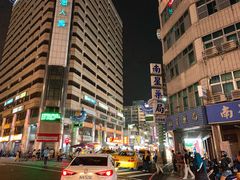 -六合夜市