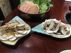 -菌之家·专业纯野生菌火锅·特色炒菌
