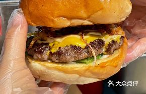 Grilled Thick Beef Bacon Egg Burger