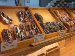 -天井·丑面包搭咖啡
