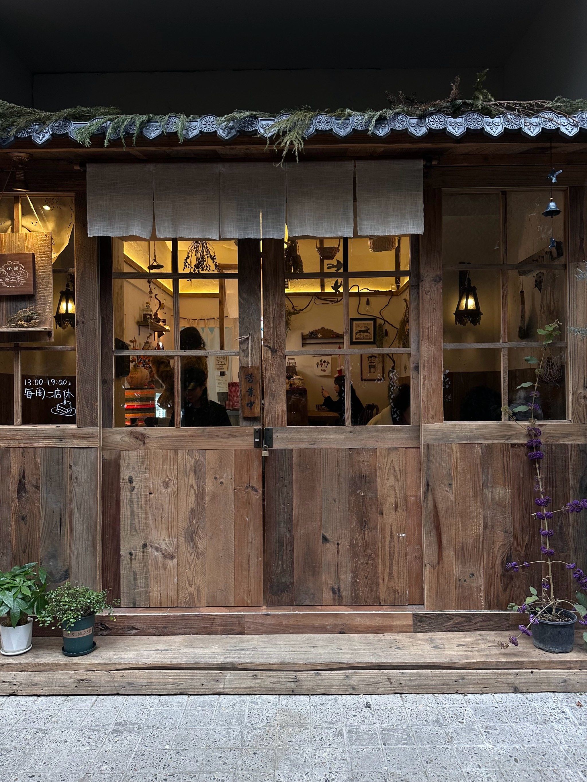 居民楼下的日系小店!喜欢拍照的可以冲了!