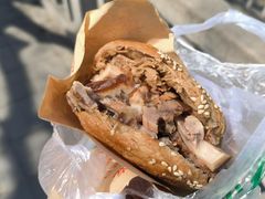-洪峰浩老北京烧饼夹肉(角门路店)