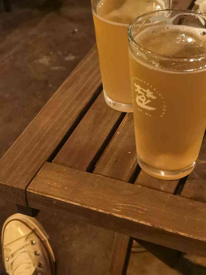 楚门酒吧(白堤路店)-"劳道新疆风貌精酿啤酒馆儿,挺有特色的,兼.