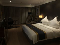 -武汉光谷广场杨家湾地铁站怡程酒店