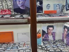 -上海网星眼镜批发·蔡司依视路官方授权(三叶眼镜城店)