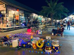 -席娜卡琳火车铁道夜市
