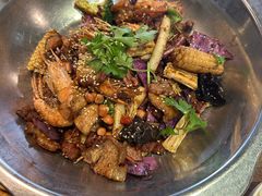 -愉肴麻辣香锅(中山路店)