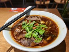 牛腱子泡椒酸辣粉-村外有星光小食铺(长嘉汇店)