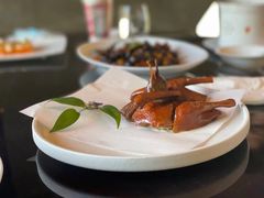 招牌脆皮乳鸽-名佳荟