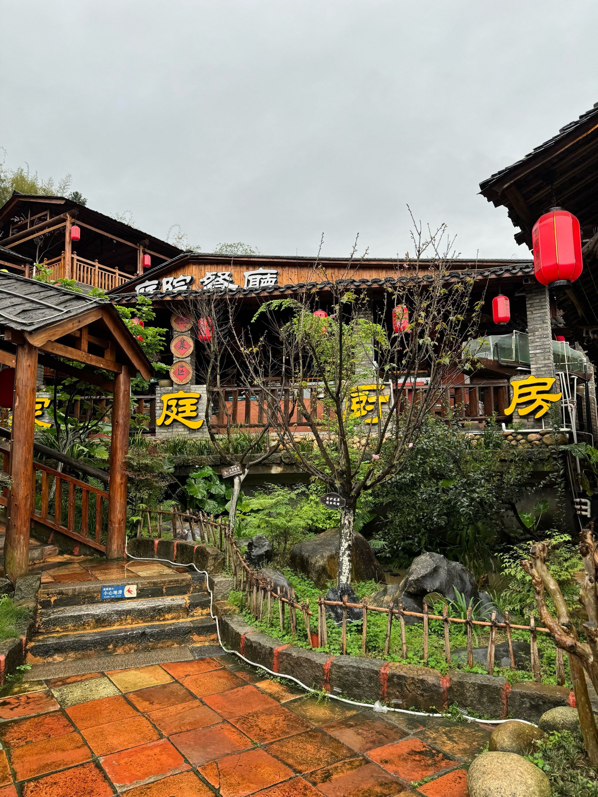 环境十分好 味道好 适合家庭聚会