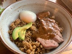 黑椒牛肉低温蛋牛油果饭-LYFATTI 莱芙缇(赣水路店)