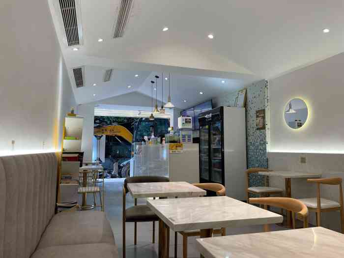 糖堂·牛奶甜品轻餐厅(总店)-"一家甜品及饮品在一体的店,也可以当做