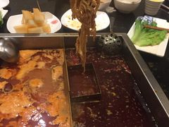 -百年川椒重庆老火锅(光谷店)