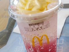 草莓麦旋酷-麦当劳(东急新天地店)