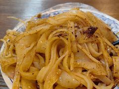 -牡丹广场薛栓子擀面皮大王