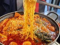 部队锅-MI WU FACTORY米屋美食工厂餐厅(绿地店)