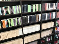 -钟书阁(松江泰晤士小镇店)