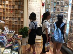 -猫的天空之城概念书店(杭州南宋御街店)