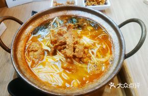 Fried Sauce Copper Pot Rice Noodles