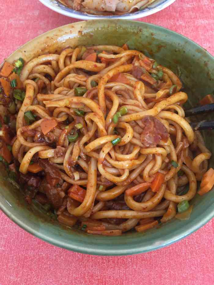 老陈家西安特色小吃(丁字桥路店)-"摸摸不错,油泼面不正宗,不是热油